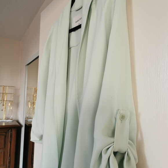 Babaton Mid Kahlo Robe - Picture 8 of 8